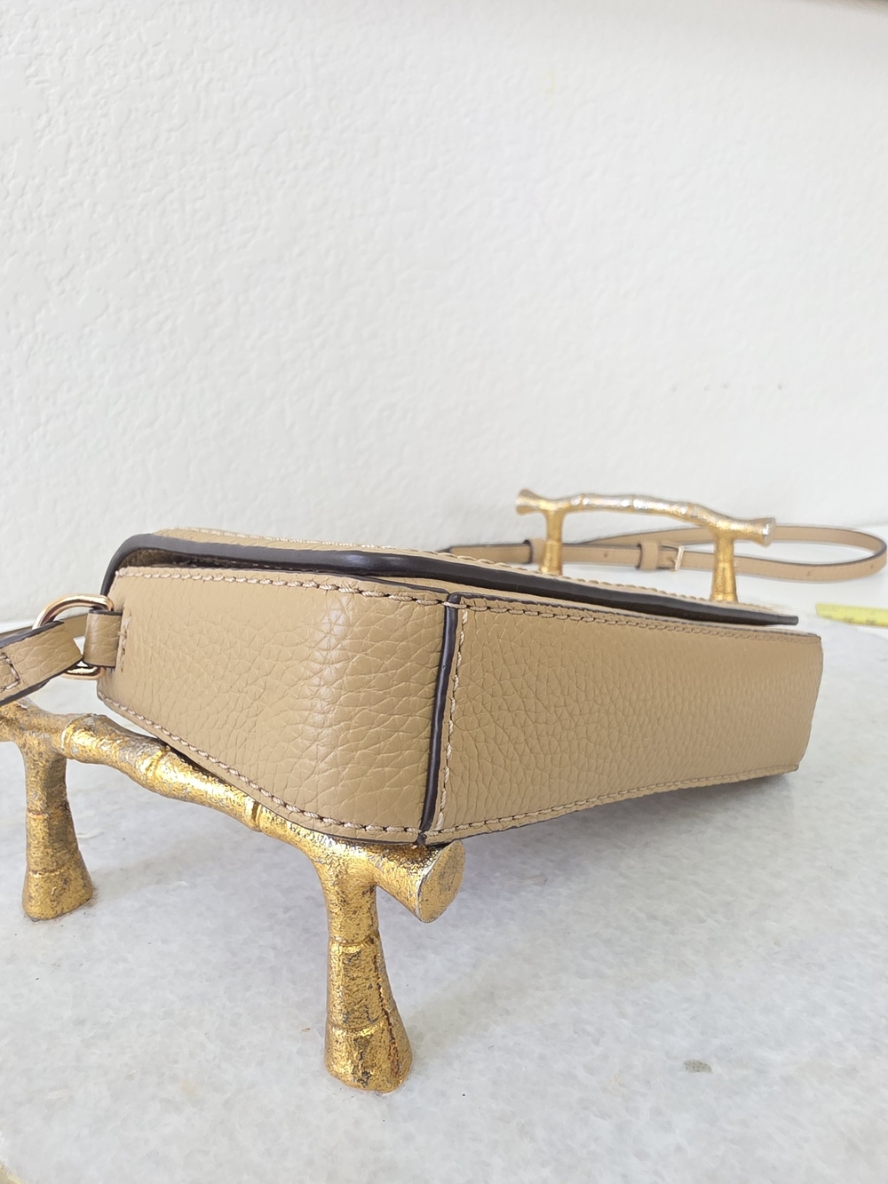 Marc Jacobs Pebbled Tan Leather Crossbody with Gold Logo - Picture 4 of 9